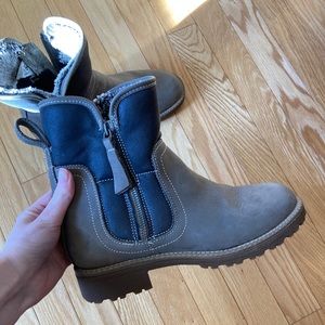 G.H. Bass & Co. Grey Leather Boots with Faux Fur trim, women’s size 7